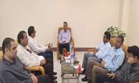 به گزارش روابط عمومی فرمانداری؛ مسعود تنگستانی، فرماندار شهرستان جم، با حضور در بخشداری ریز، ضمن بازدید از این مجموعه، با بخشدار، شهردار و اعضای شورای اسلامی شهرهای ریز و انارستان دیدار و در خصوص مهم‌ترین مسائل، ظرفیت‌ها و برنامه‌های توسعه‌ای این بخش گفت‌وگو کرد.