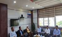 به گزارش روابط عمومی فرمانداری؛ دکتر احمدی، نماینده مردم جنوب استان در مجلس شورای اسلامی با حضور در فرمانداری شهرستان جم با مسعود تنگستانی، فرماندار دیدار و ضمن تبریک هفته دولت، در خصوص مسائل، ظرفیت‌ها و اولویت‌های توسعه‌ای شهرستان گفت‌وگو و تبادل نظر نمودند.